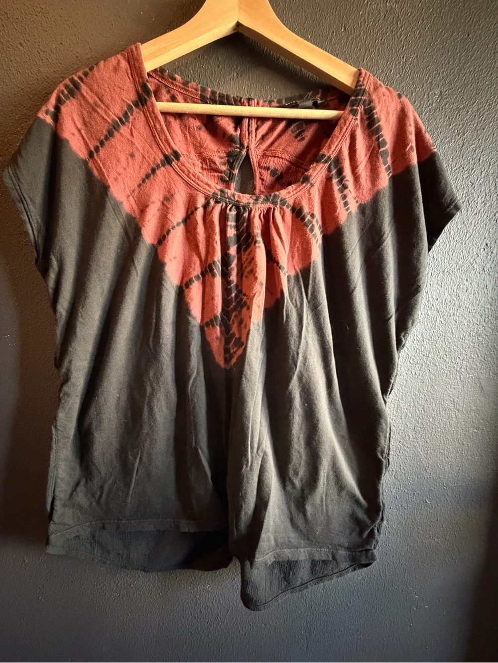 Rock & Republic Black and Rust Tie-Dye Scoop Neck Tee